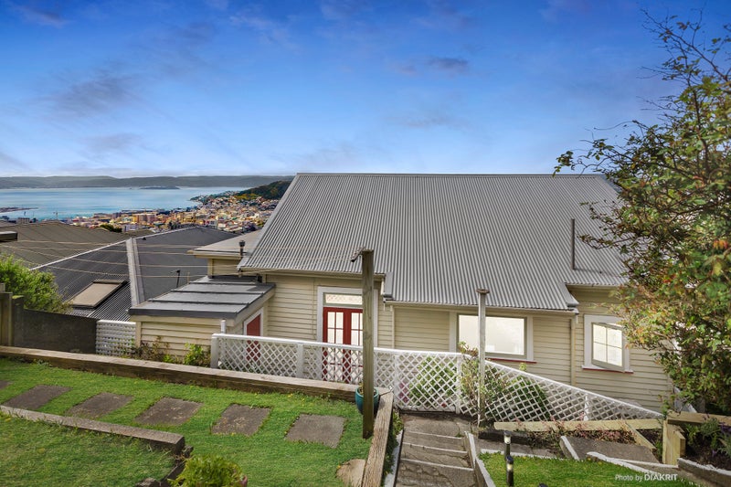 37 Karepa Street, Brooklyn, Wellington - Carousel 1