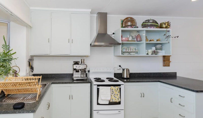 10A Lewis Street, Glenview, Hamilton - Carousel 2