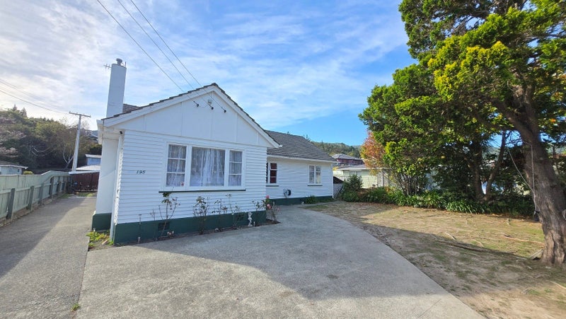 195 Stokes Valley Road, Stokes Valley, Lower Hutt - Carousel 1