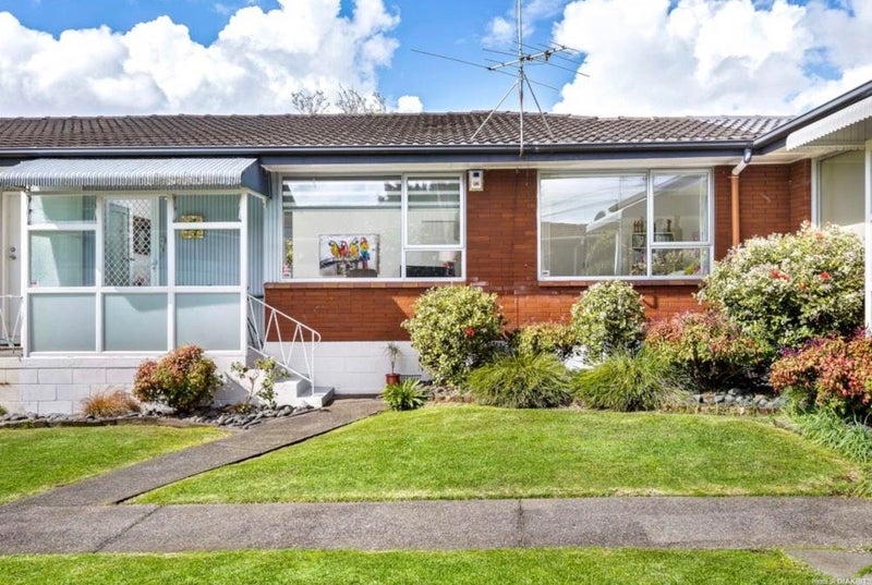 4/24 Tawhiri Road, One Tree Hill, Auckland - Carousel 13