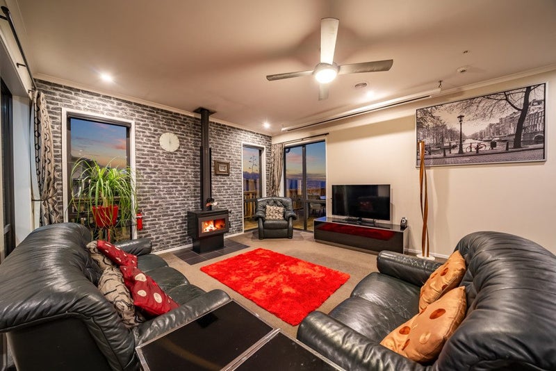 27 Percy Kinsman Crescent, Riverstone Terraces, Upper Hutt - Carousel 2