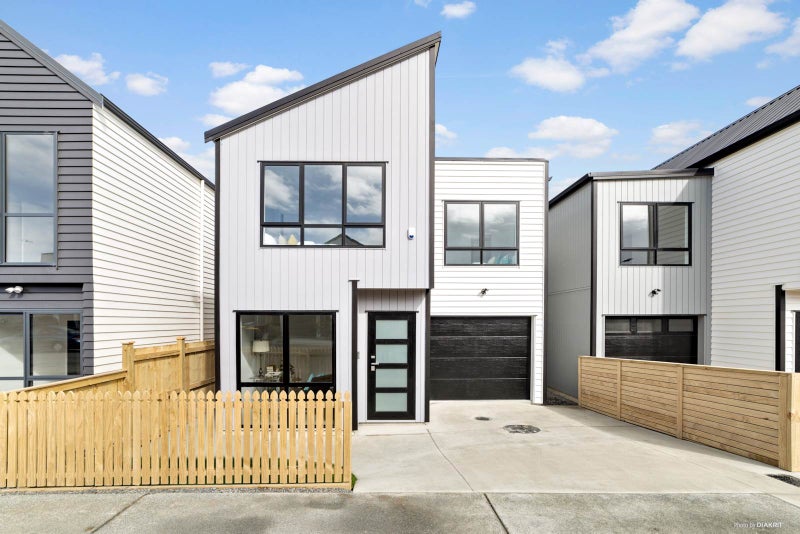 3 Houhora Street, Westgate, Auckland - Carousel 1