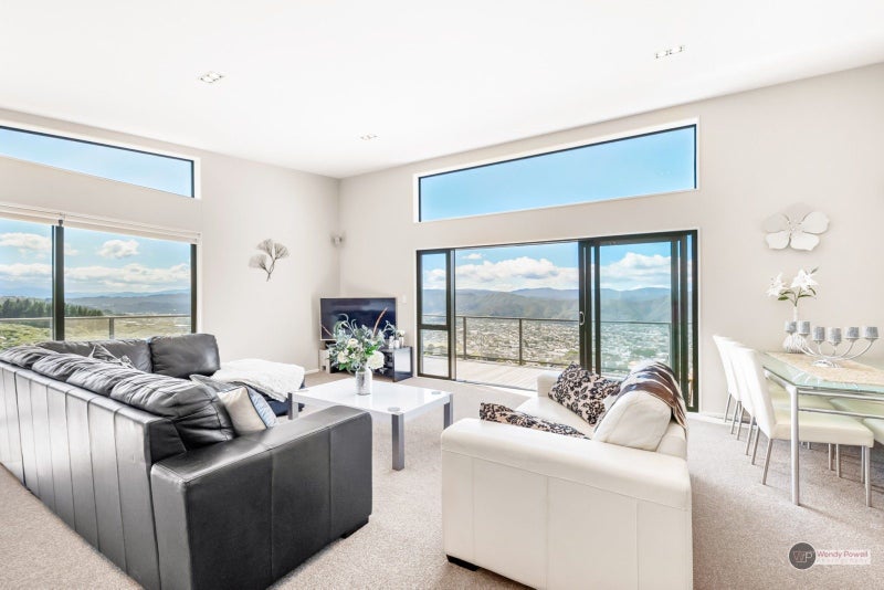 30 Arahiwi Grove, Tirohanga, Lower Hutt - Carousel 2