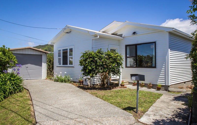 42 Prospect Terrace, Johnsonville, Wellington - Carousel 1