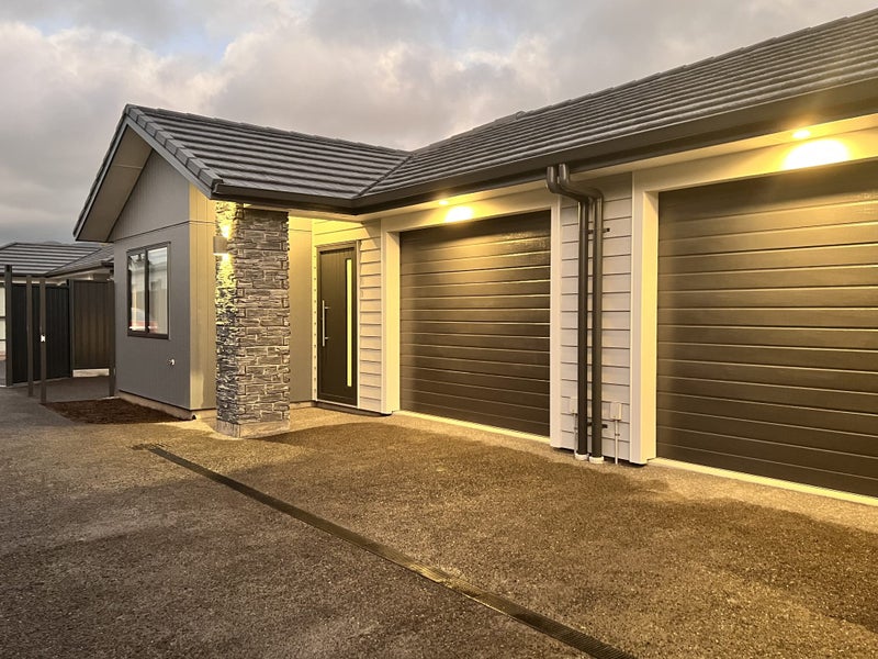 15B Fraser Crescent, Elderslea, Upper Hutt - Carousel 1