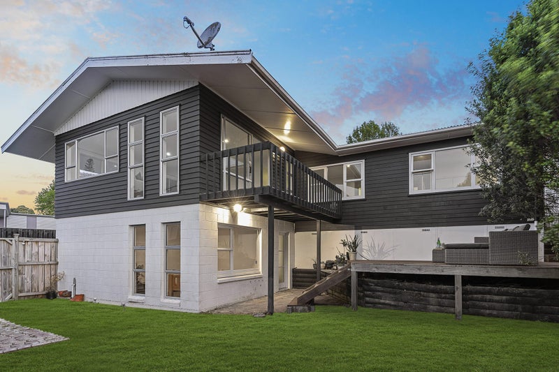 12A Saffron Street, Birkdale, Auckland - Carousel 1