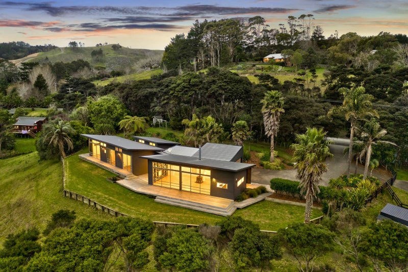 126 Taiapa Road, Muriwai, Muriwai - Carousel 1