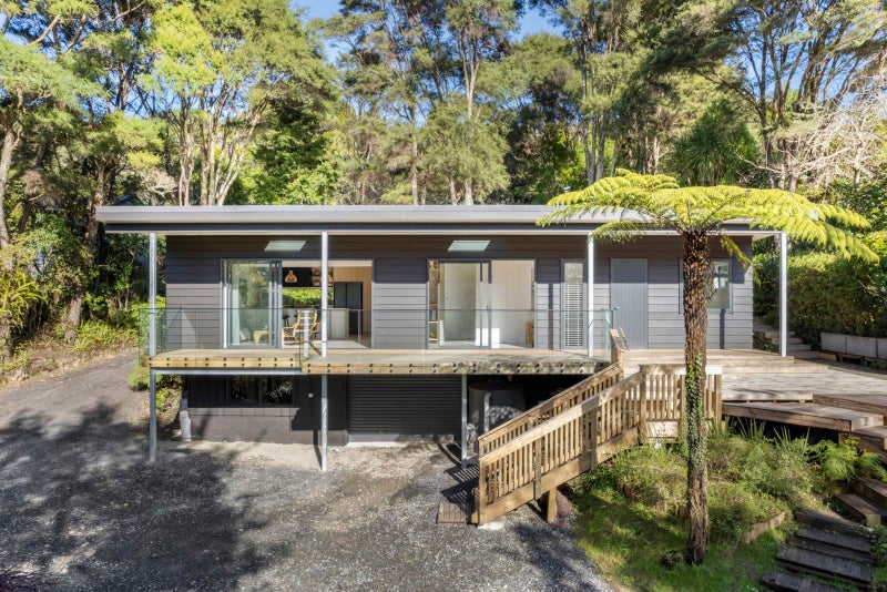 128 Laingholm Drive, Laingholm, Auckland - Carousel 1