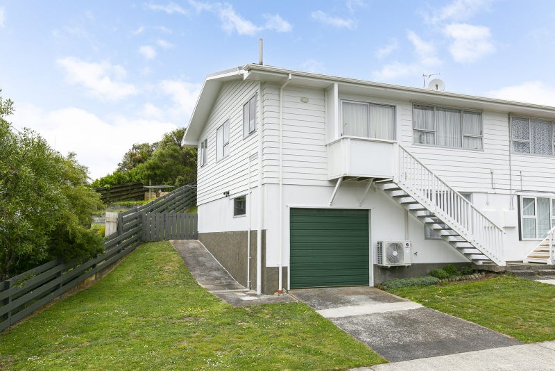 28 Colchester Crescent, Newlands, Wellington - Carousel 1