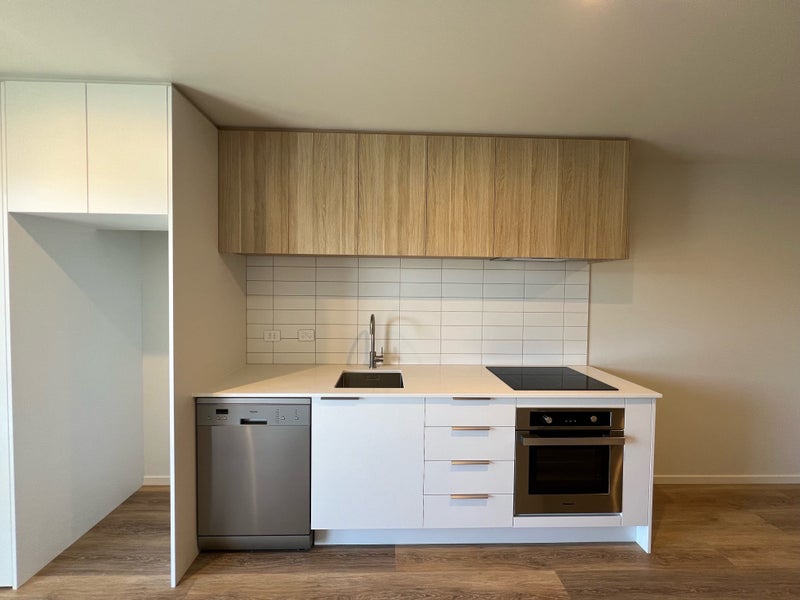 15/92A Cambridge Terrace, Waterloo, Lower Hutt - Carousel 2