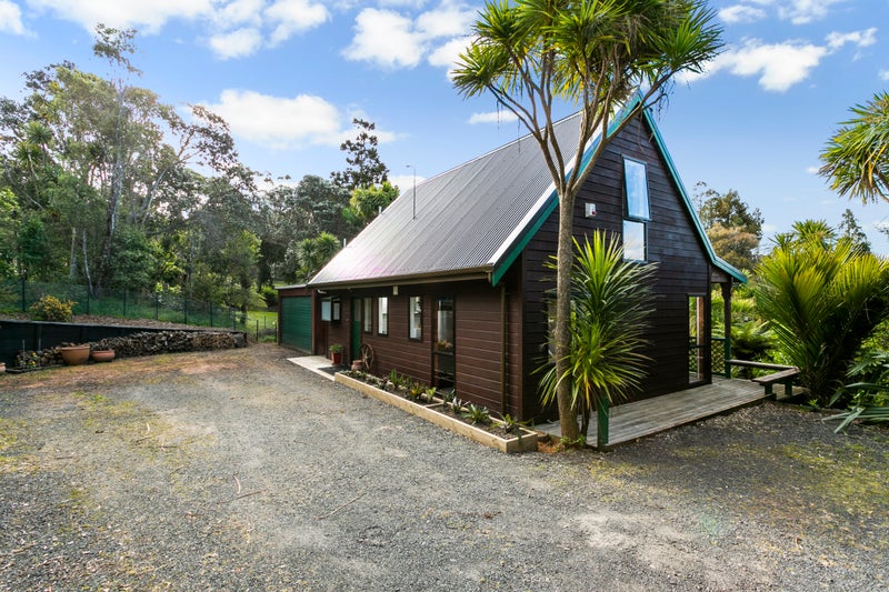 1203 Scenic Drive North, Swanson, Auckland - Carousel 2