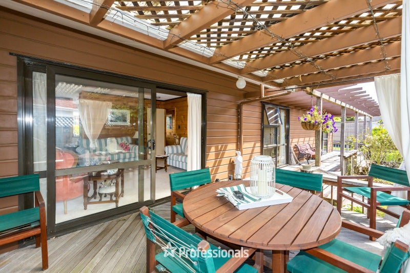 10 Laredo Grove, Totara Park, Upper Hutt - Carousel 2