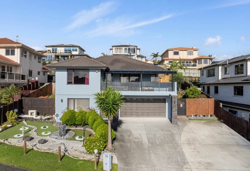 19 The Enclave, Totara Heights, Auckland - Carousel 1