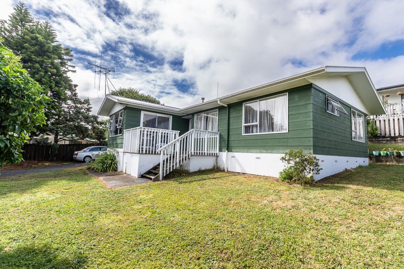 8 Norfolk Place, Pukete, Hamilton - Carousel 1