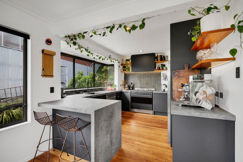 80 South Road, Blagdon, New Plymouth - Carousel 2