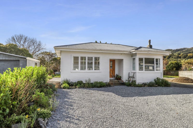 16 Sharpe Crescent, Wainuiomata, Lower Hutt - Carousel 1