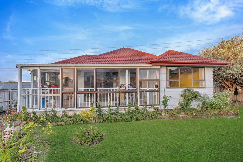 37 Darnell Crescent, Clover Park, Auckland - Carousel 2