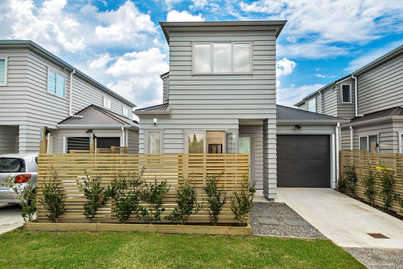 9 Divide Loop, Takanini, Auckland - Carousel 1