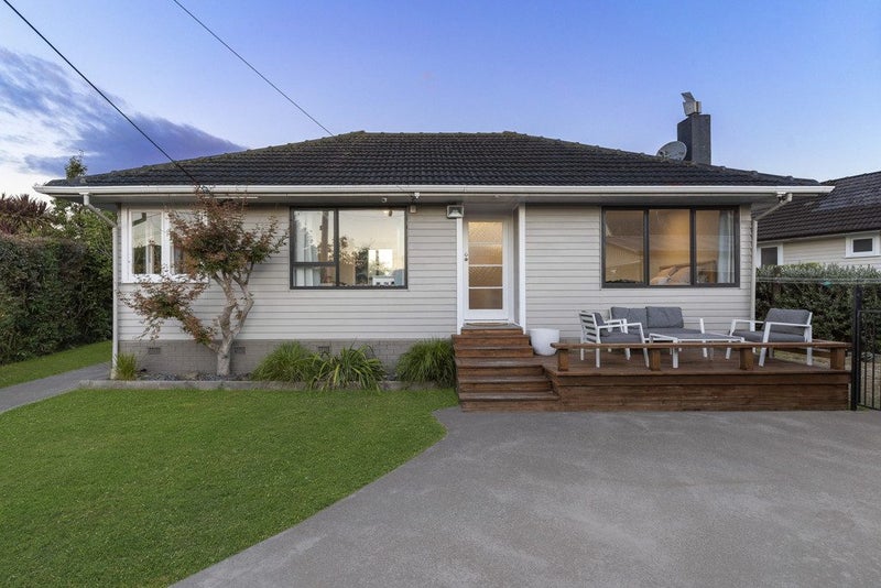 37 Waipani Road, Te Atatu Peninsula, Auckland - Carousel 1