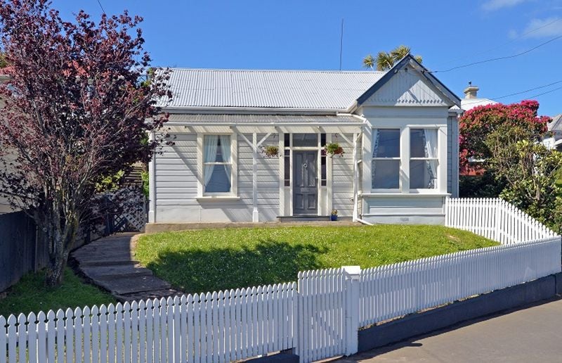 60 South Road, The Glen, Dunedin - Carousel 1