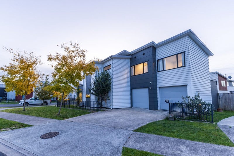 32 Tennille Street, Flagstaff, Hamilton - Carousel 1