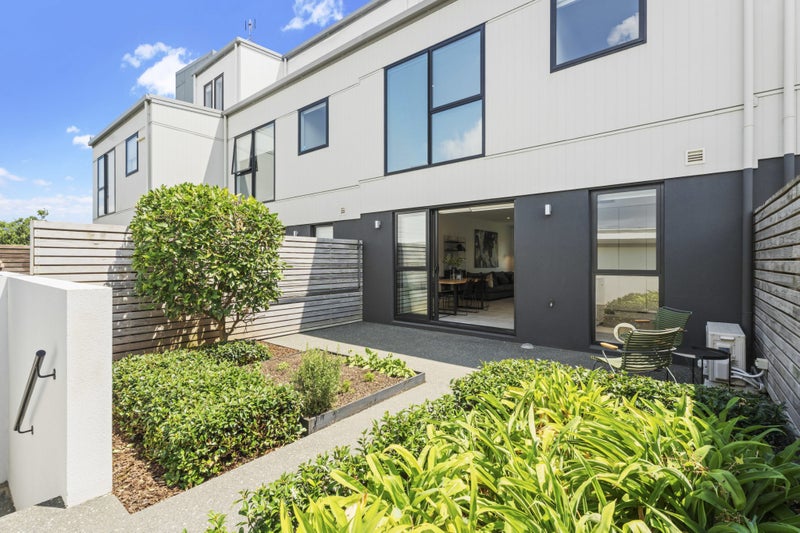 22 Kimiora Street, Three Kings, Auckland - Carousel 1