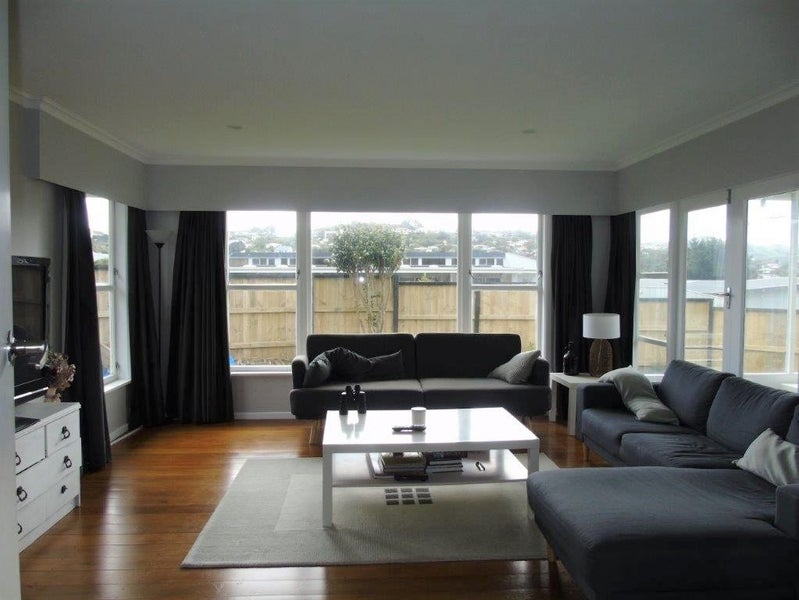 8 Glen Alton Avenue, Paparangi, Wellington - Carousel 2