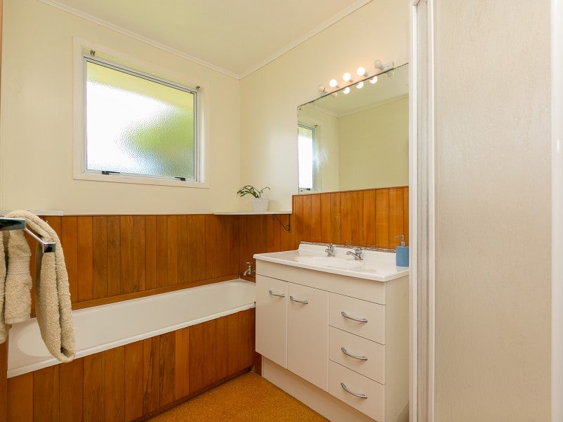 7 Trafalgar Street, Westown, New Plymouth - Carousel 26