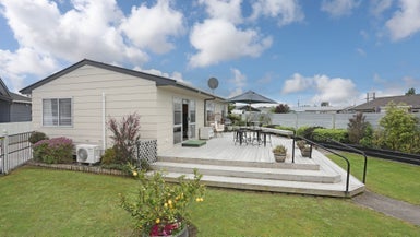 4 Maple Street, Bunnythorpe, Palmerston North - Carousel 1