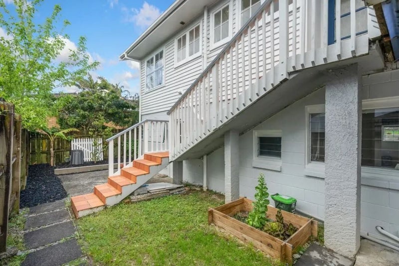 2/17 Sartors Avenue, Northcross, Auckland - Carousel 9
