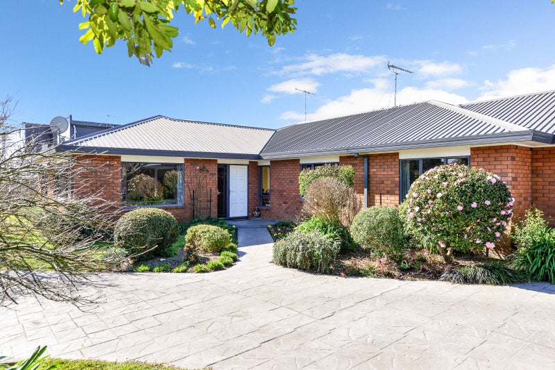 2 Farnah Green, Flagstaff, Hamilton - Carousel 1