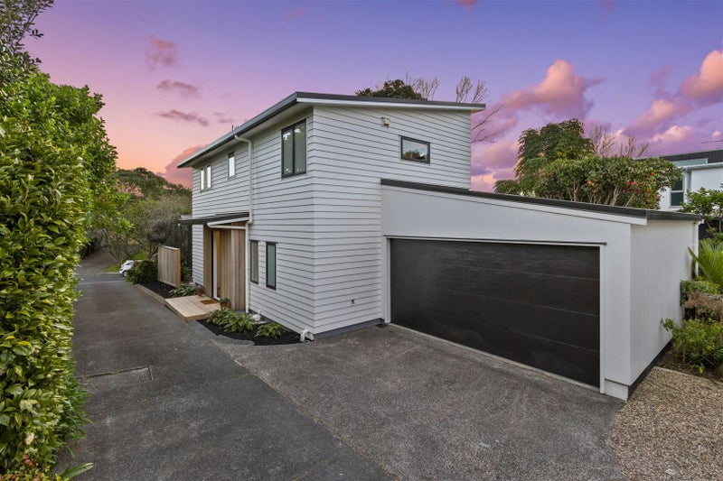 2/7 Braemar Road, Castor Bay, Auckland - Carousel 2