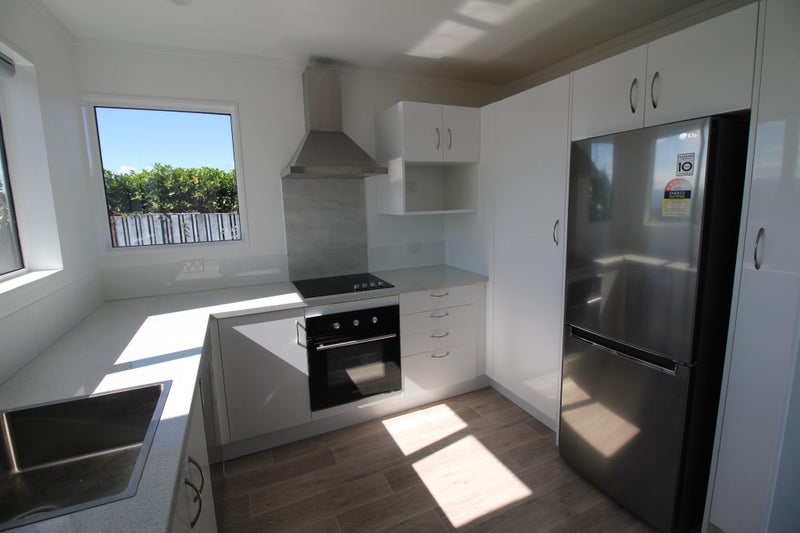 14B Bayswater Place, Newlands, Wellington - Carousel 2