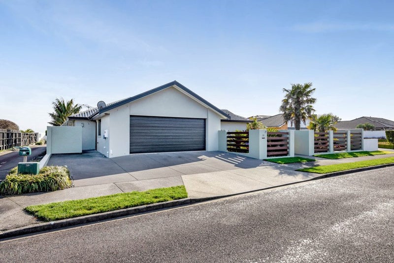 19 Dolphin Parade, Bell Block, New Plymouth - Carousel 2