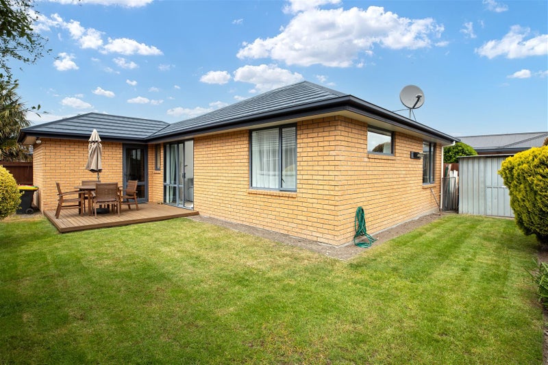 2/5 Cutts Road, Russley, Christchurch - Carousel 1