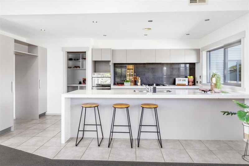 22 Sumner Terrace, Aotea, Porirua - Carousel 2