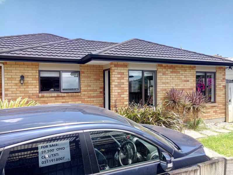 34 Ernie Pinches Street, Mount Roskill, Auckland - Carousel 1