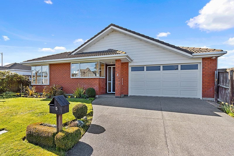 1/5 Kintyre Drive, Broomfield, Christchurch - Carousel 1