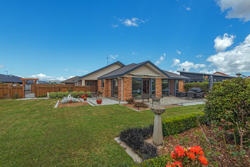 20 Chestnut Close, Kelvin Grove, Palmerston North - Carousel 1
