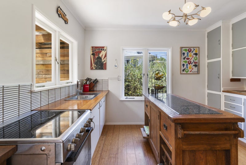 92 Candia Road, Henderson Valley, Auckland - Carousel 2