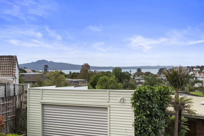 87 Kurahaupo Street, Orakei, Auckland - Carousel 26