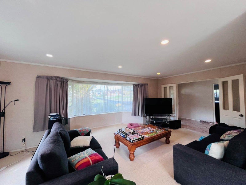 21 Tarnica Road, Northpark, Auckland - Carousel 2