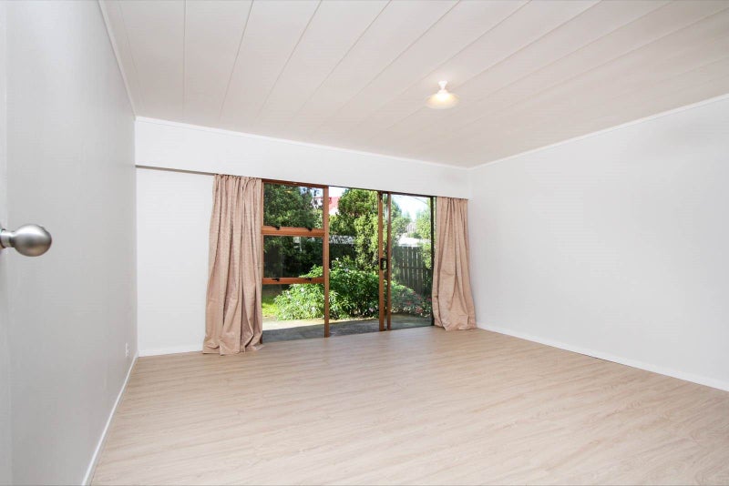 10/31 Blease Street, New Lynn, Auckland - Carousel 1