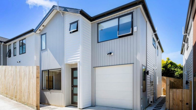 49B Prince Regent Drive, Half Moon Bay, Auckland - Carousel 1