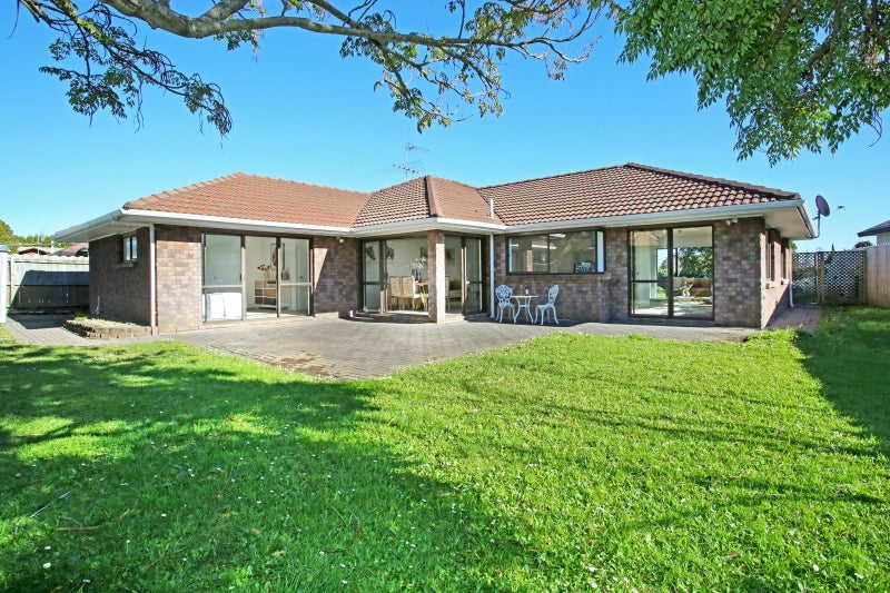 52 Bob Charles Drive, Golflands, Auckland - Carousel 1