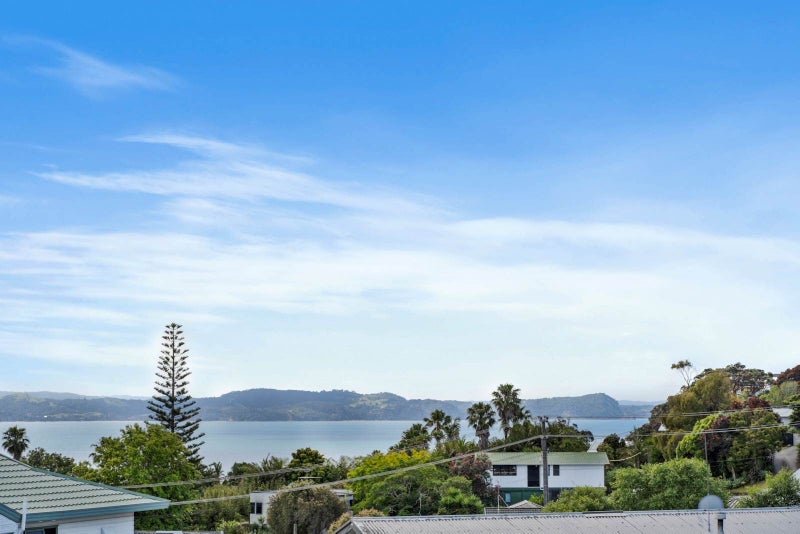 1 Kathy Terrace, Stanmore Bay, Whangaparaoa - Carousel 2