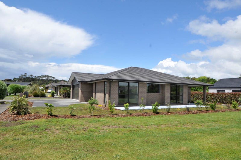 11 Park Avenue, Mangawhai Heads, Mangawhai - Carousel 1