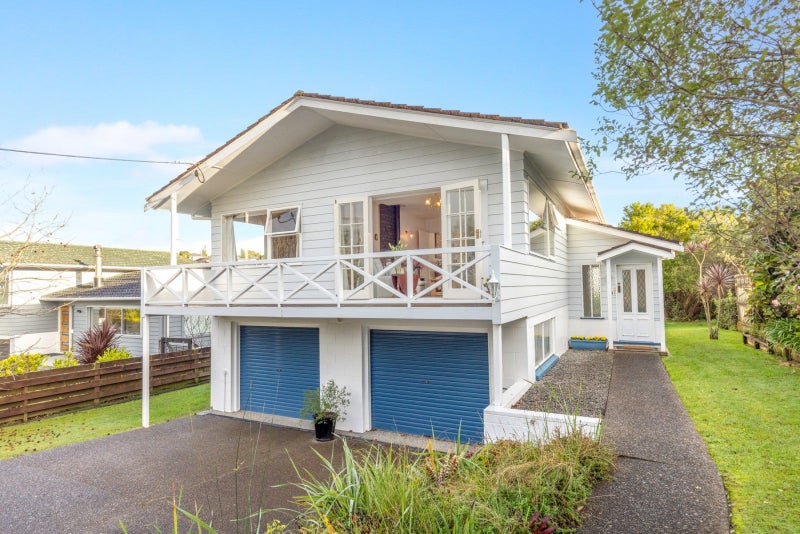 51 Gordon Avenue, Forrest Hill, Auckland - Carousel 1