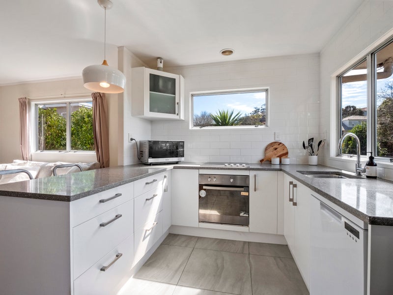 2/474 Riddell Road, Glendowie, Auckland - Carousel 1