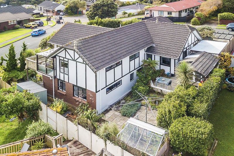 32 Kinloch Place, Papakowhai, Porirua - Carousel 1